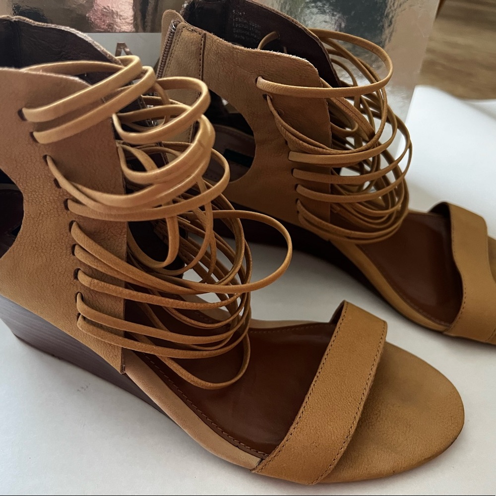 Matiko Anthropologie Bryn Multi Strap Wedge Light Brown Size 7 EUC
